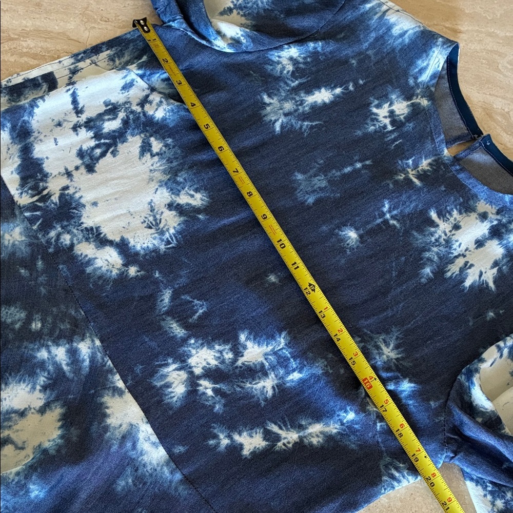 Blue Tie-Dye Set: Peplum Top & Wide Leg Capri Pants. M - Picture 10 of 17